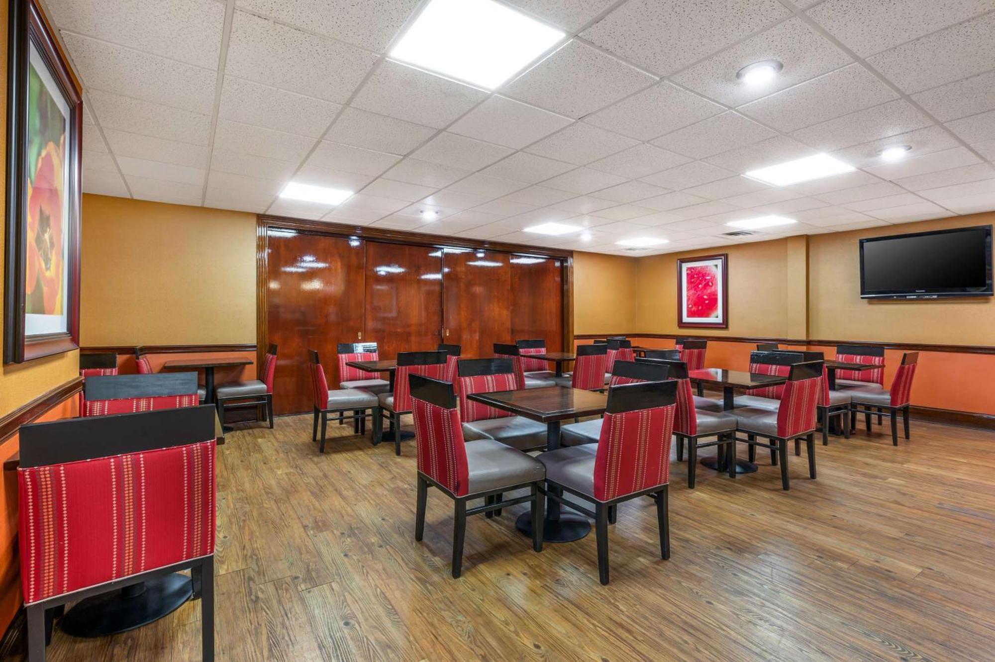 Best Western Plus Georgetown Corporate Center Hotel Екстер'єр фото