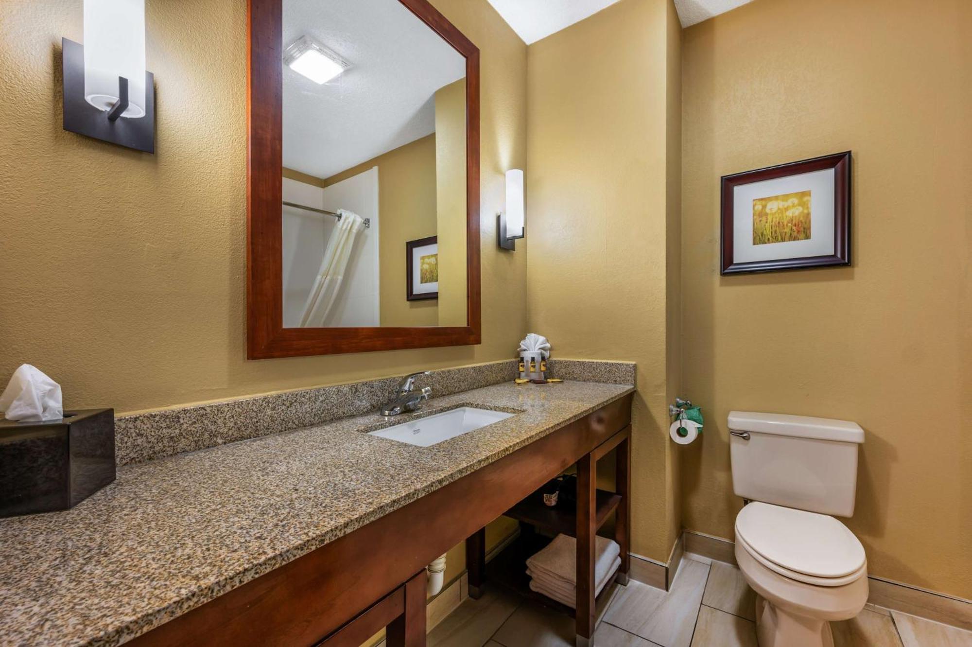 Best Western Plus Georgetown Corporate Center Hotel Екстер'єр фото