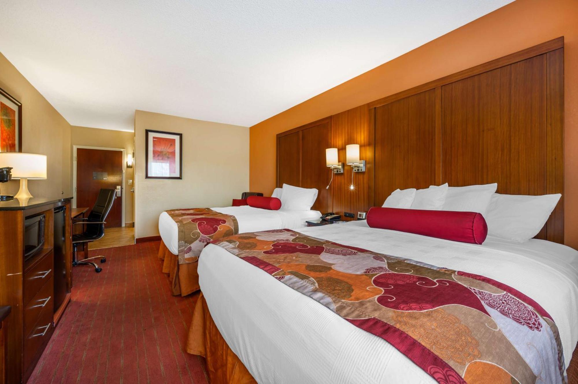Best Western Plus Georgetown Corporate Center Hotel Екстер'єр фото