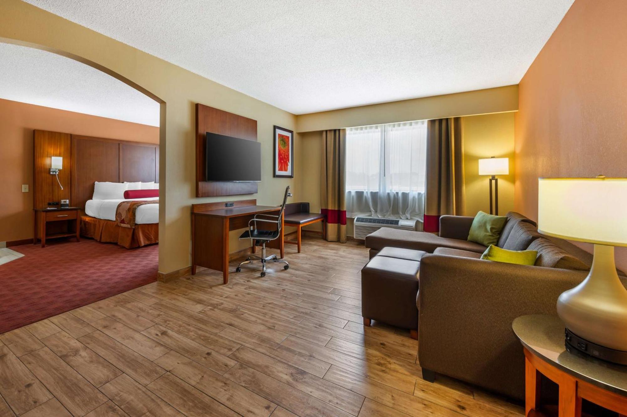 Best Western Plus Georgetown Corporate Center Hotel Екстер'єр фото